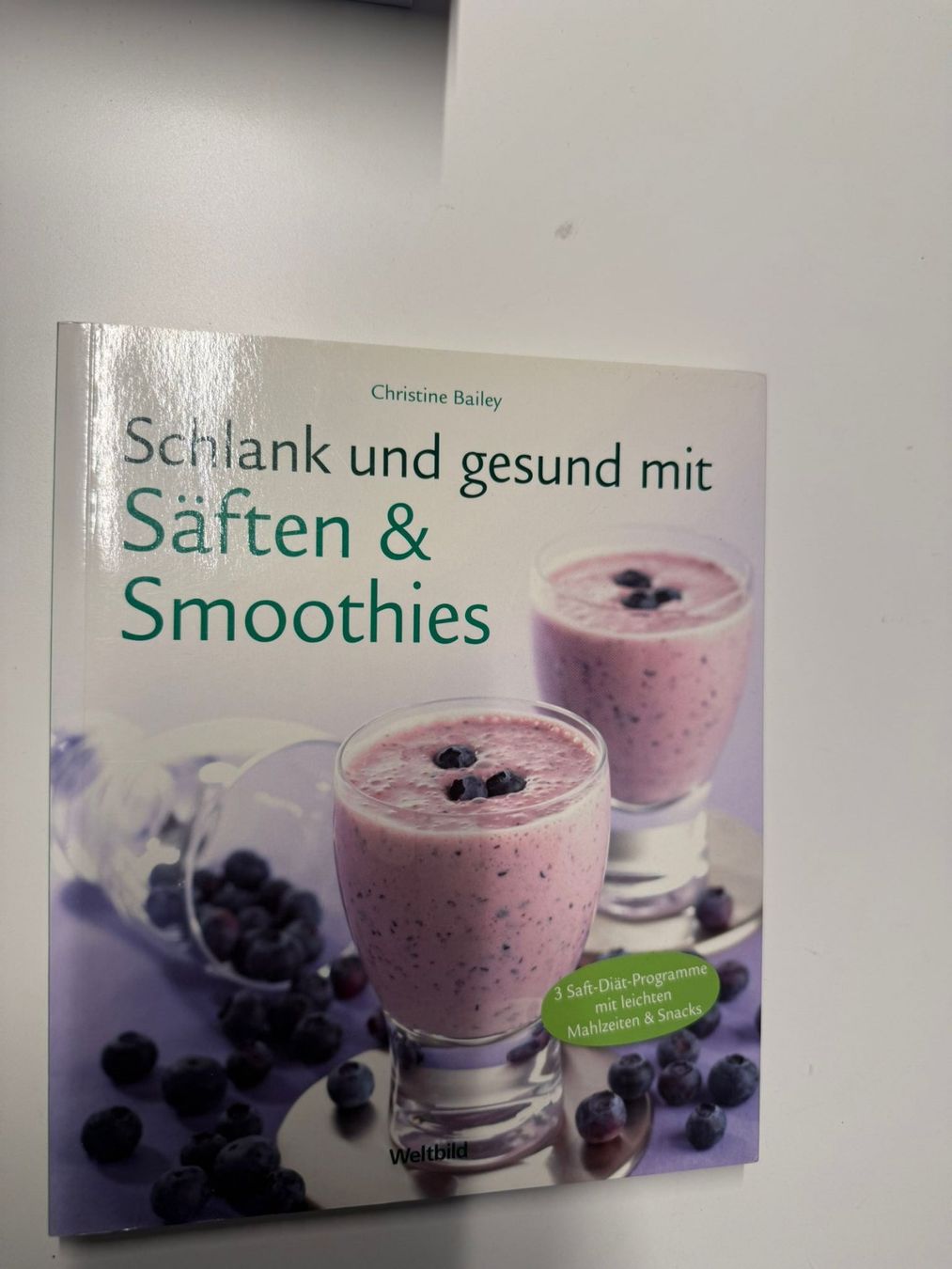 Libri: Schlank und gesund mit Säften & Smoothies – Nuovo (secondo la descrizione) da Zweisimmen venduto da Mousie