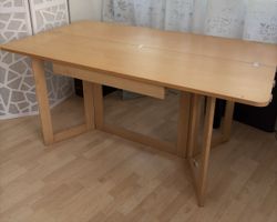 Table pliante en bois