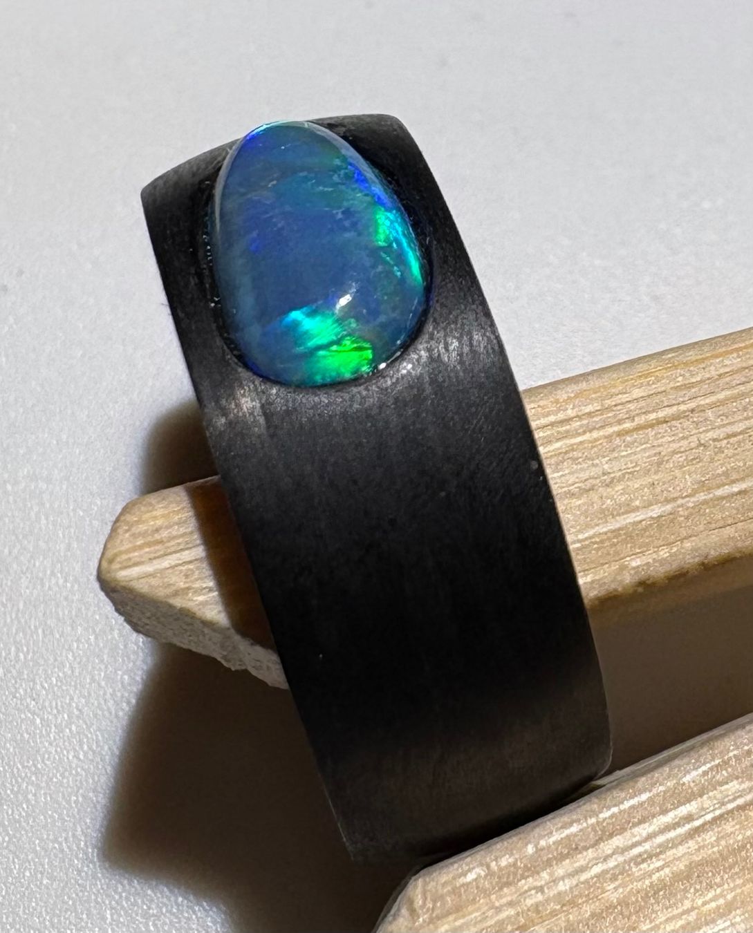 Anelli: Opal Ring Holz/Carbon, Gr.55 Lightning Ridge Australien – Nuovo (secondo la descrizione) da Wilen b. Wil venduto da Tschirio 4
