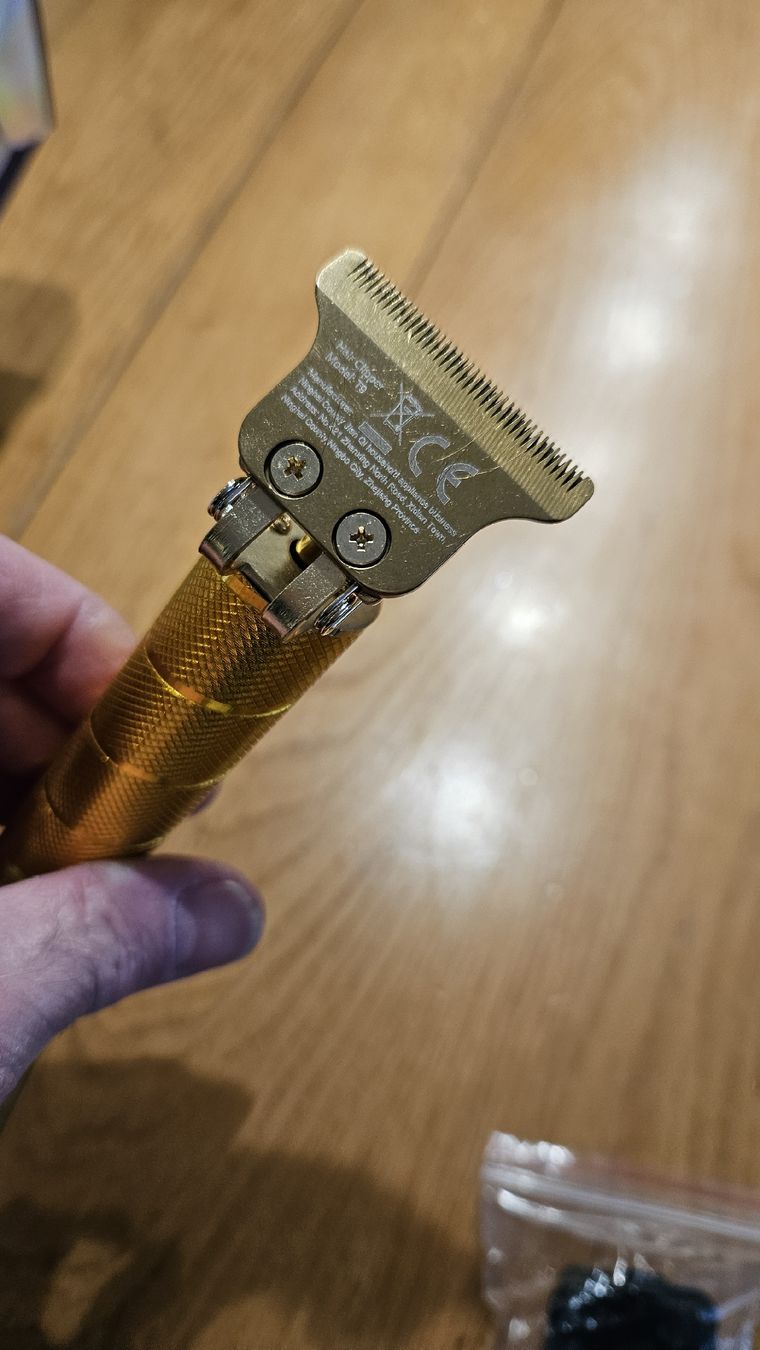 Prodotti per la cura & articoli per la pulizia: Set de tondeuses à barbe et à cheveux – Nuovo e nell'imballaggio originale da Bellevue venduto da tcheppe 4