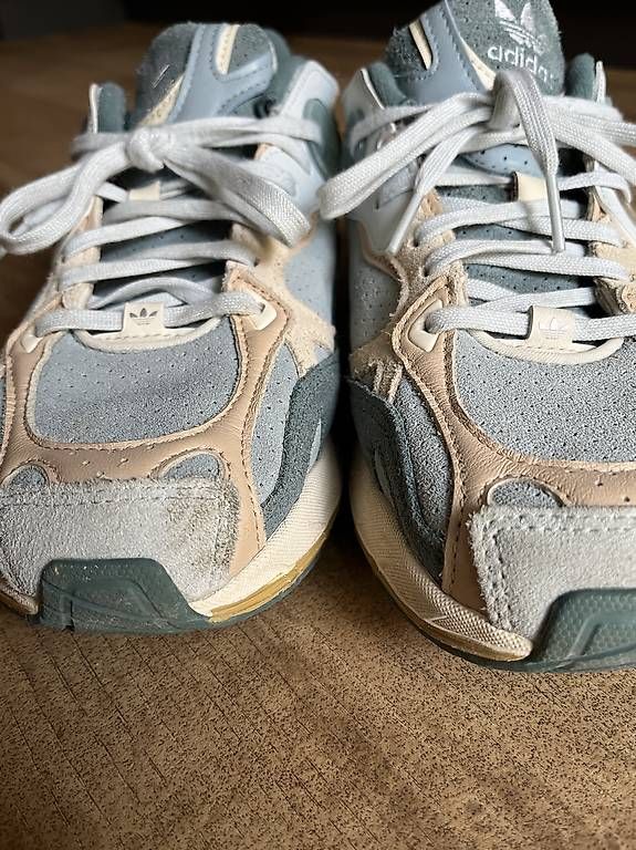 Adidas Chaussures hommes: Adidas Astir 40.2/3 – D'occasion à Zürich par TinaPro 1