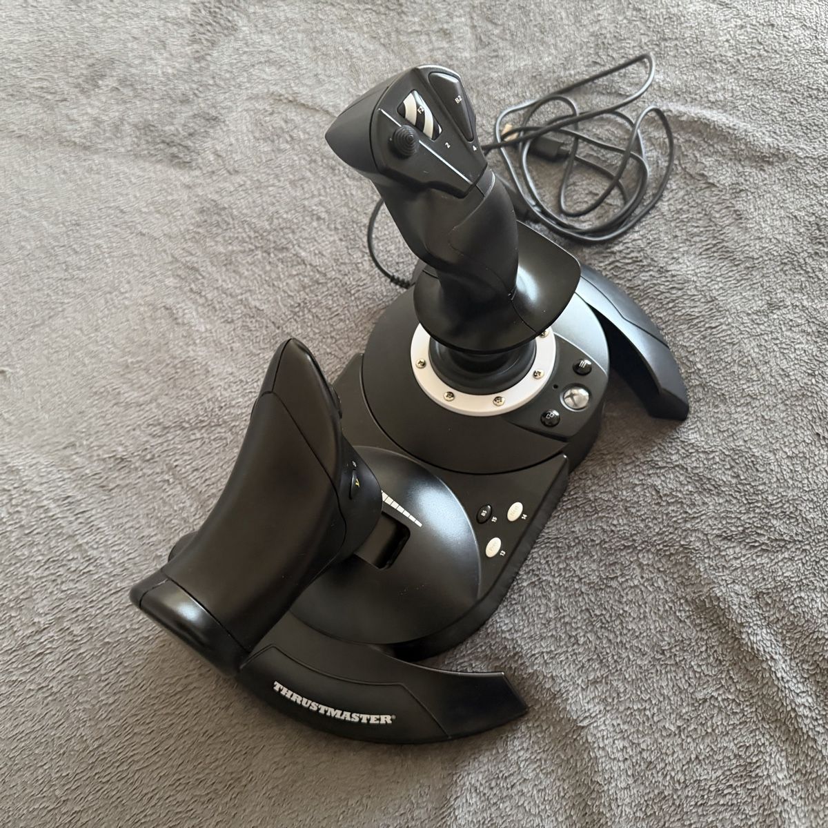 Thrustmaster Controller: Thrustmaster T.Flight Hotas One wenig gebrauchtem Zustand – Usato da St. Gallen venduto da Blackmoon_Flohmarkt 2