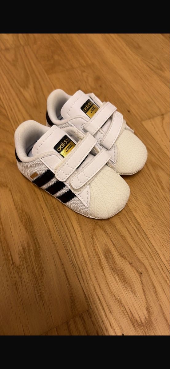 Scarpe per ragazzi: Adidas Superstar Baby Gr. 18 – Nuovo (secondo la descrizione) da Frauenkappelen venduto da SSCN01