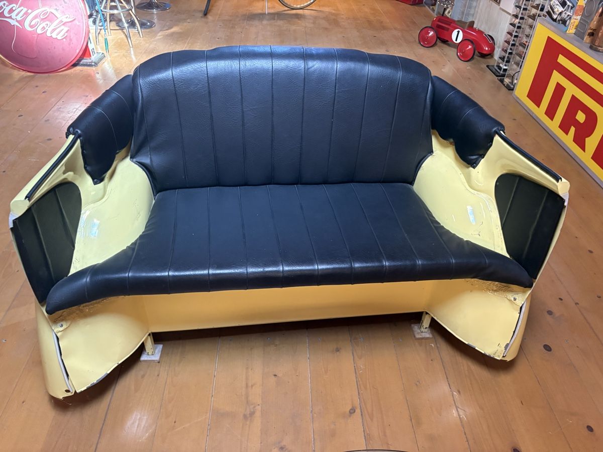 Divani: VW Käfer Sofa Oldtimer Möbel Sessel Garage Automöbel – Usato da Bassersdorf venduto da Zorromobi0 2