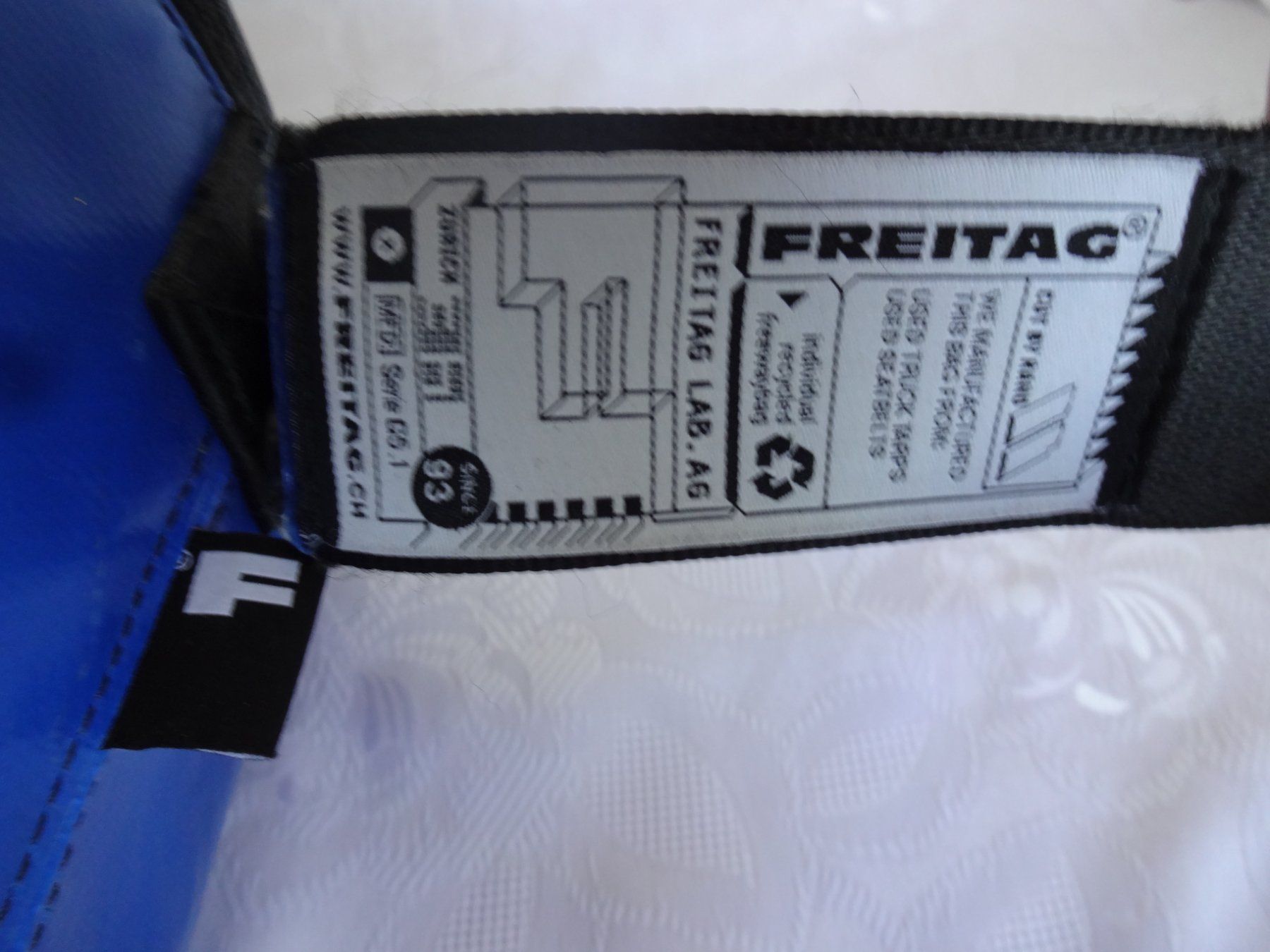 Freitag Sacs: """ FREITAG A384 """" Hand oder Umhängetasche – D'occasion à Frauenfeld par rey06 7