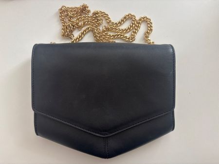 Sandro Lou Bag, schwarz, mit goldener Kette