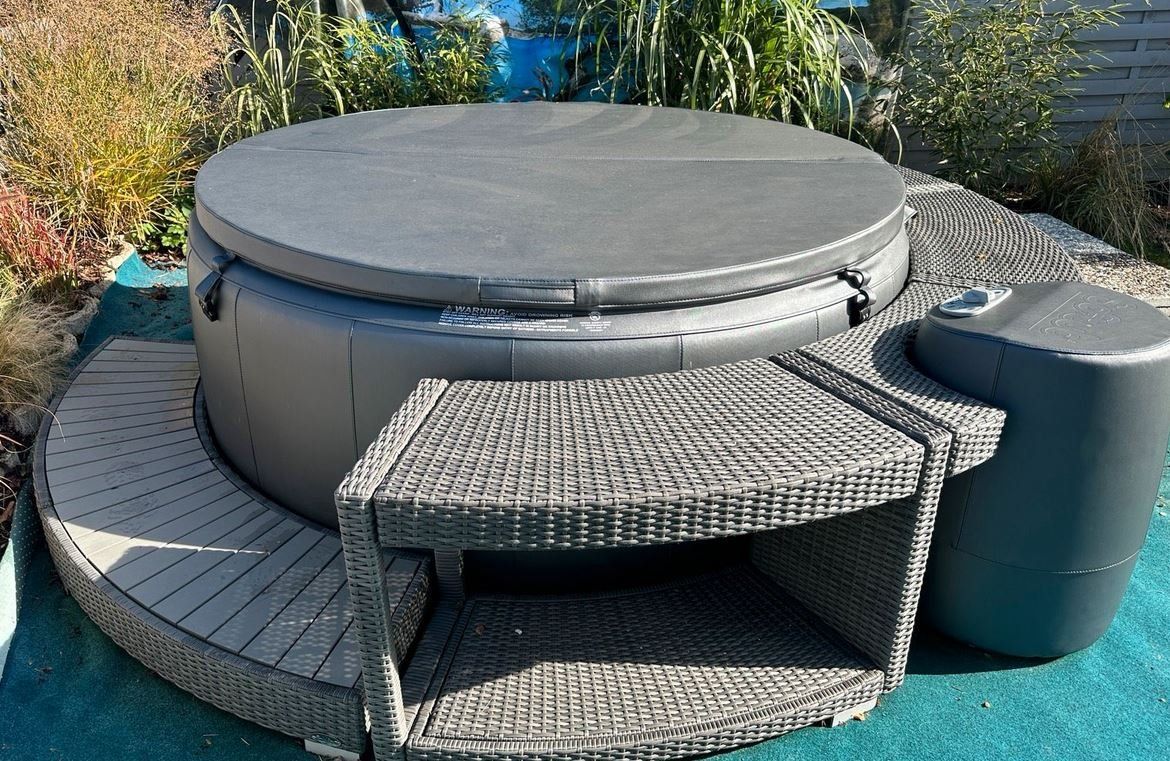 Softub Whirlpool: Softub Poseidon Graphite Jahrgang 2024 – Nuovo (secondo la descrizione) da Schongau venduto da CactusSoftSider 1