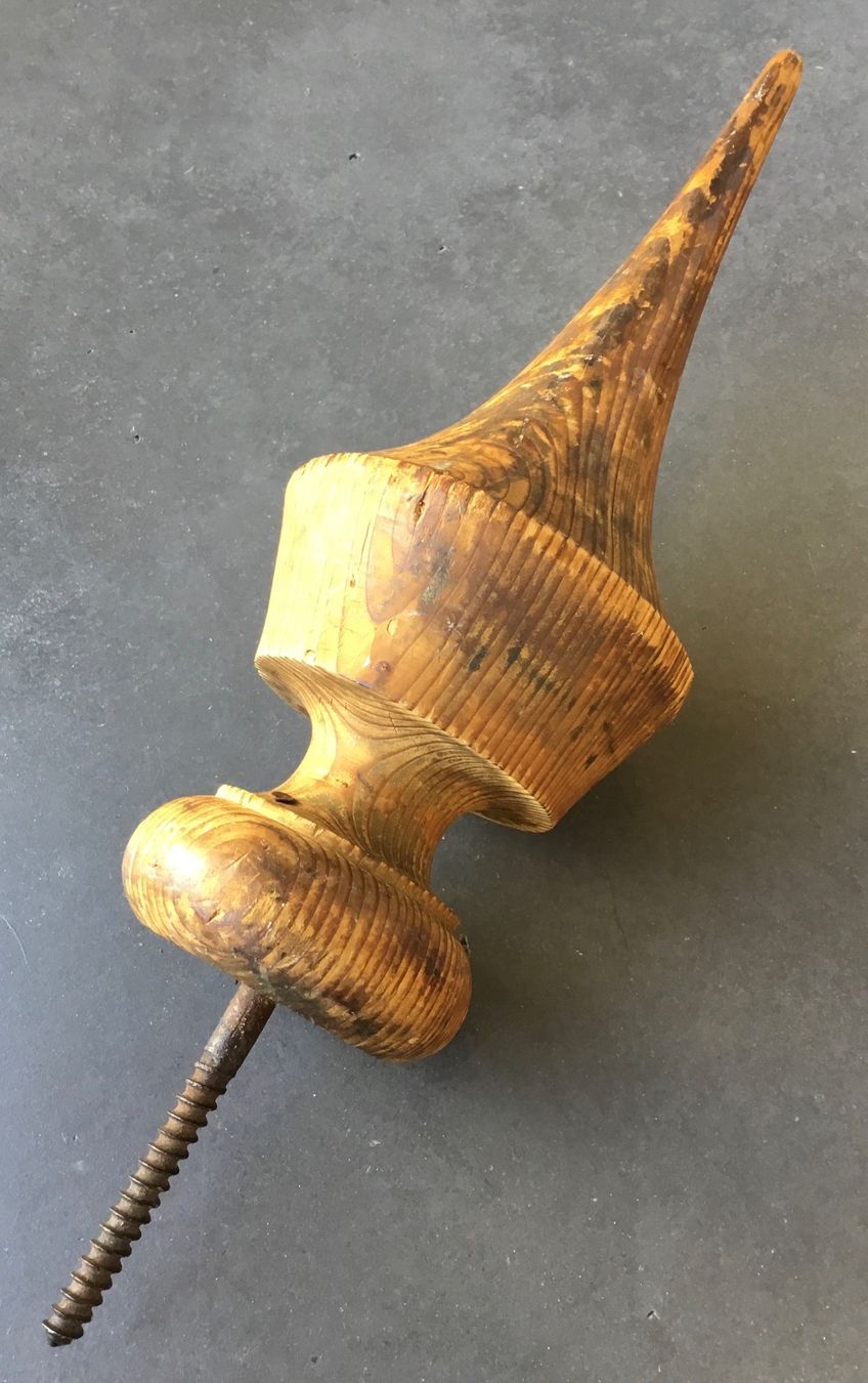 Articoli in legno: Turm- oder Fahnenspitze antik – Usato da Eggersriet venduto da Wiese61