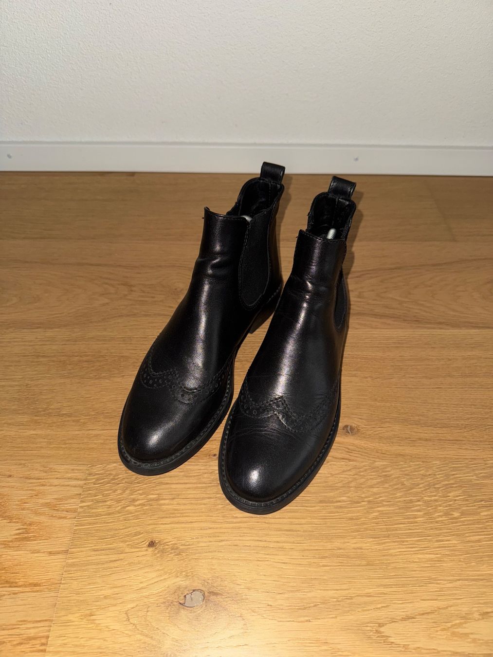 Tamaris Scarpe da donna: Tamaris Stiefeletten schwarz 37 – Usato da Zürich venduto da sel_w5sd 1