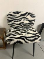 Kuscheliger Hocker mit Zebra-Fellimitat - Sommer-Sale! 🦓