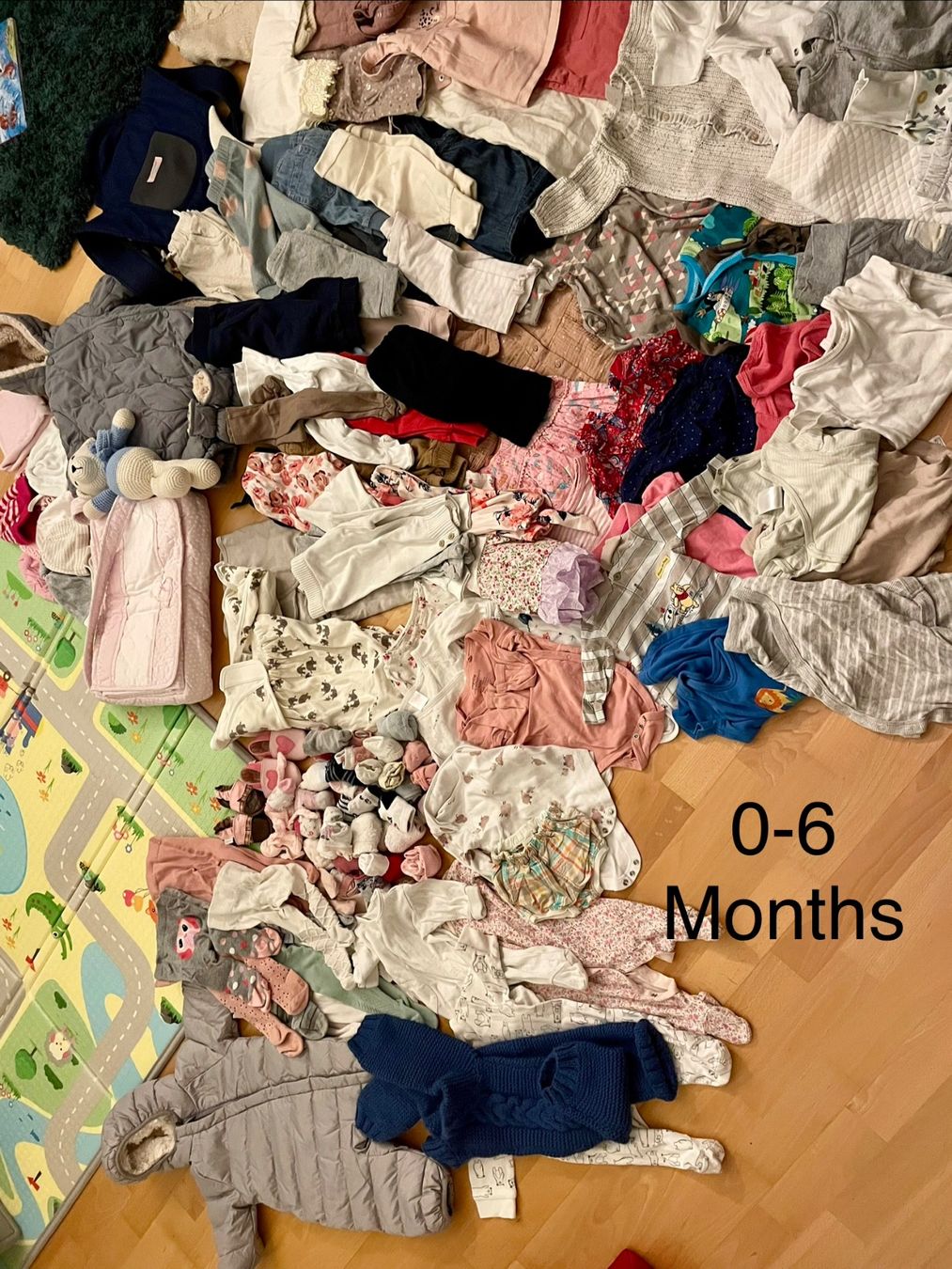 Lotti di vestiti: Clothes from new born to 2+, diaper bin & bottle sterilizer – Usato da Meilen venduto da val_tsv8