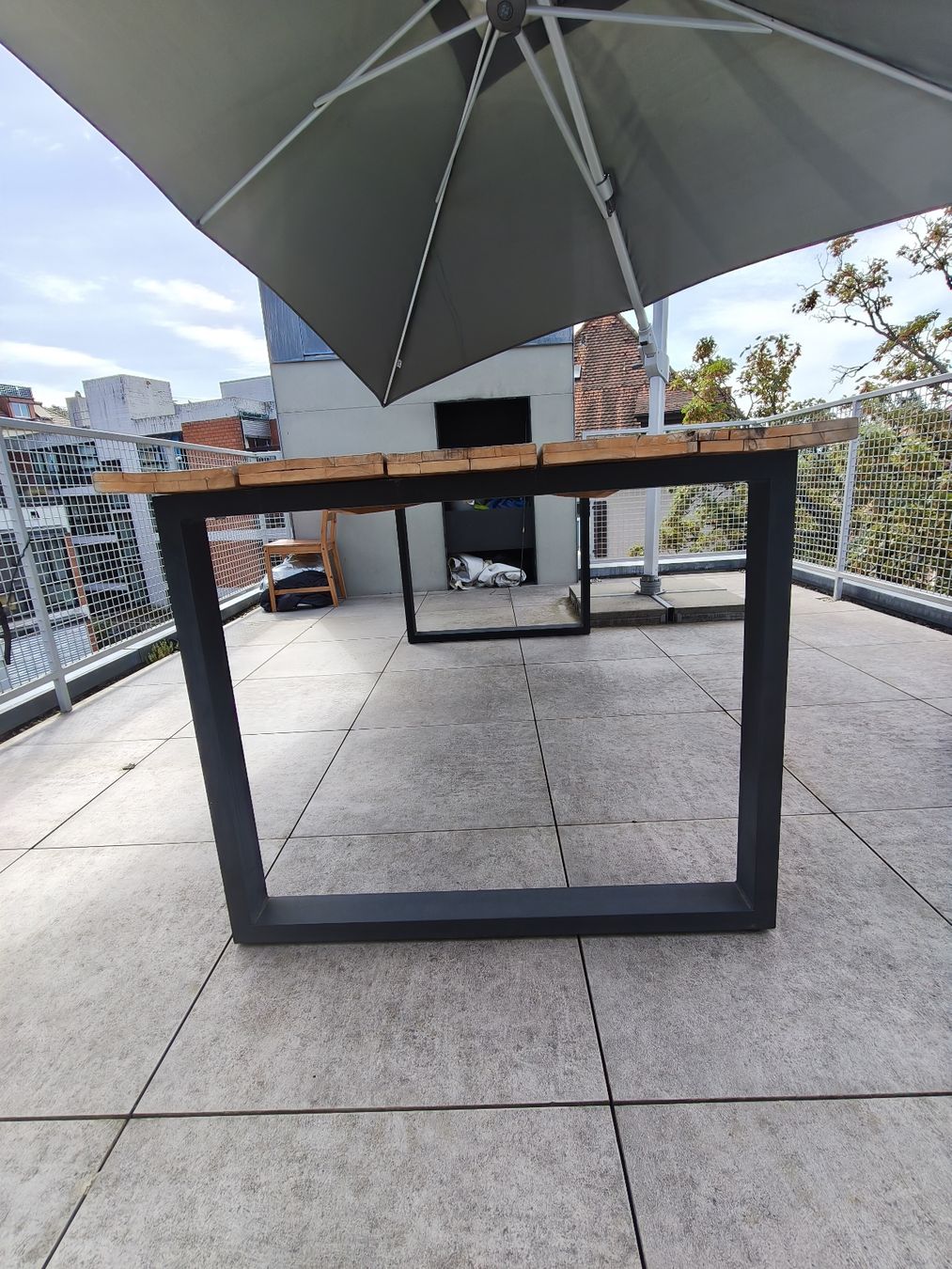 Tavoli: Outdoor Dining Table, Rustic Wood Top, Metal Legs – Usato da Zürich venduto da yul_7ccq 2