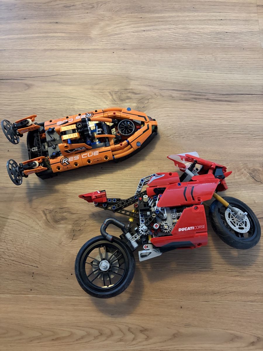 Lego Baukästen: Lego Technic Ducati und Hovercraft Set gebraucht – Gebraucht aus Bern von TC97
