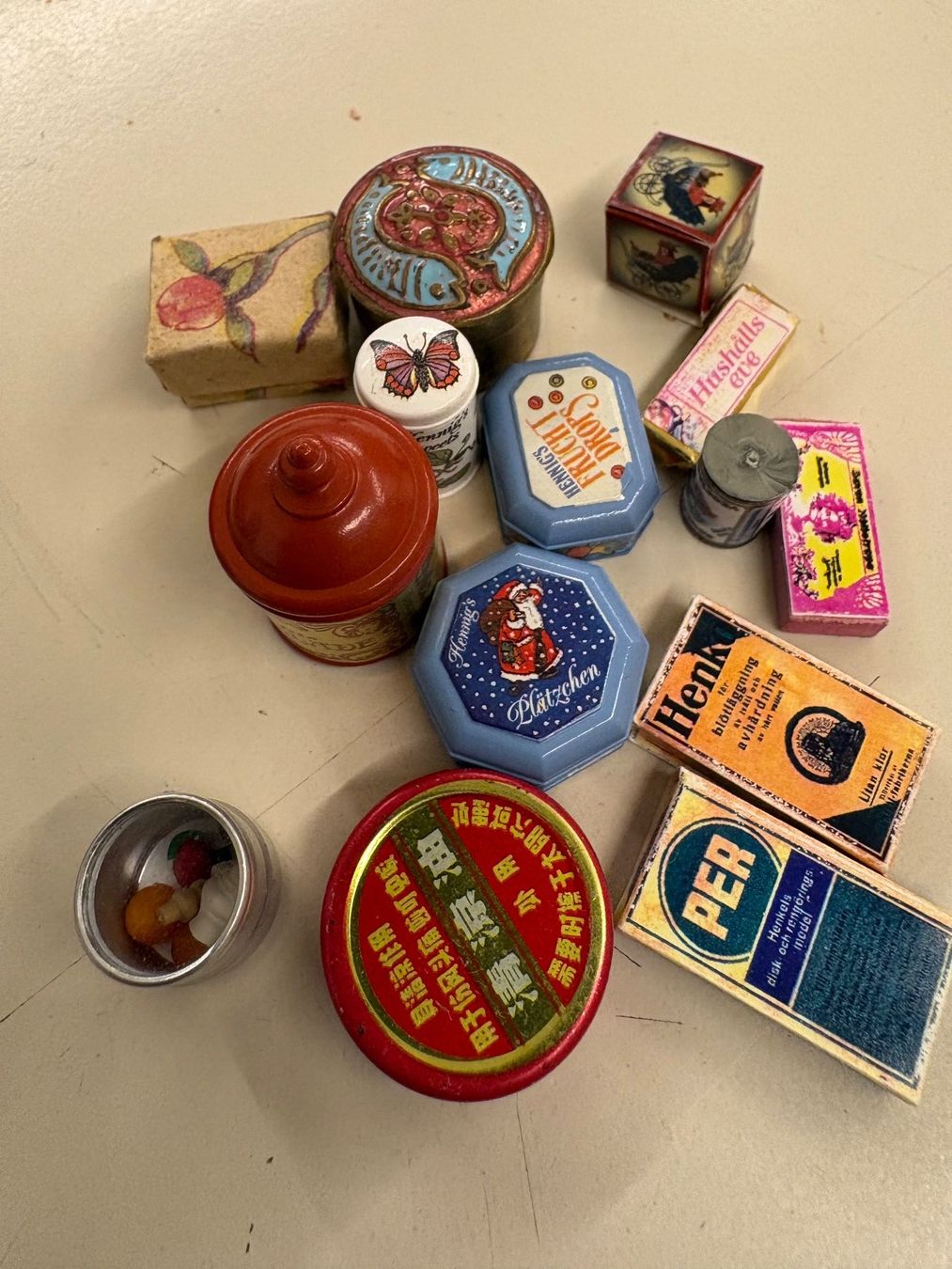 Puppenhäuser & -möbel: Puppenküche oder Kaufladen - 1:12 - 14 Teile div. Pakete – Gebraucht aus Pratteln von Dollshop