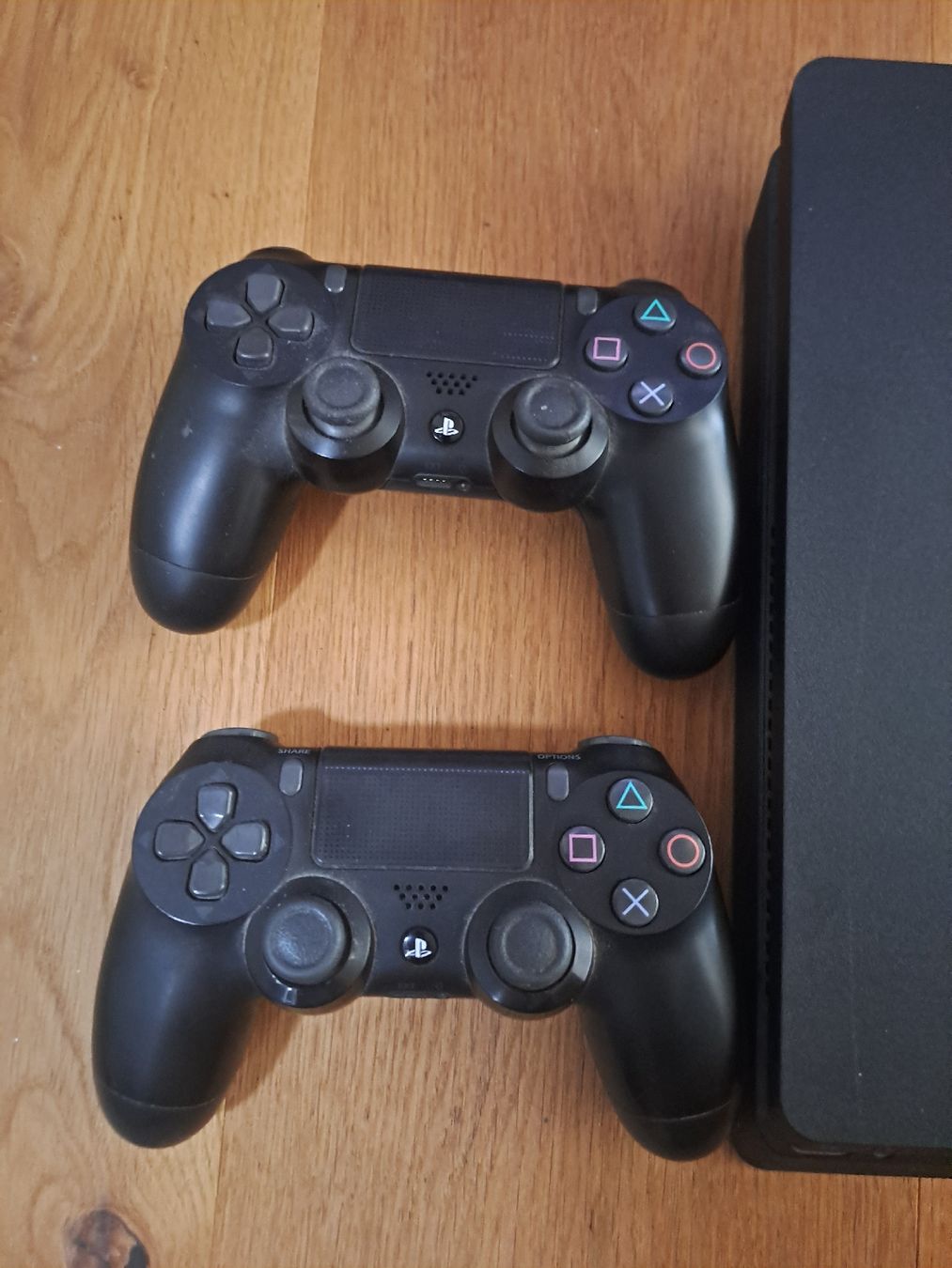 Sony Konsolen: PlayStation 4 Slim FIFA 17 Bundle 2 Controller – Gebraucht aus Goldingen von Pascal063 1