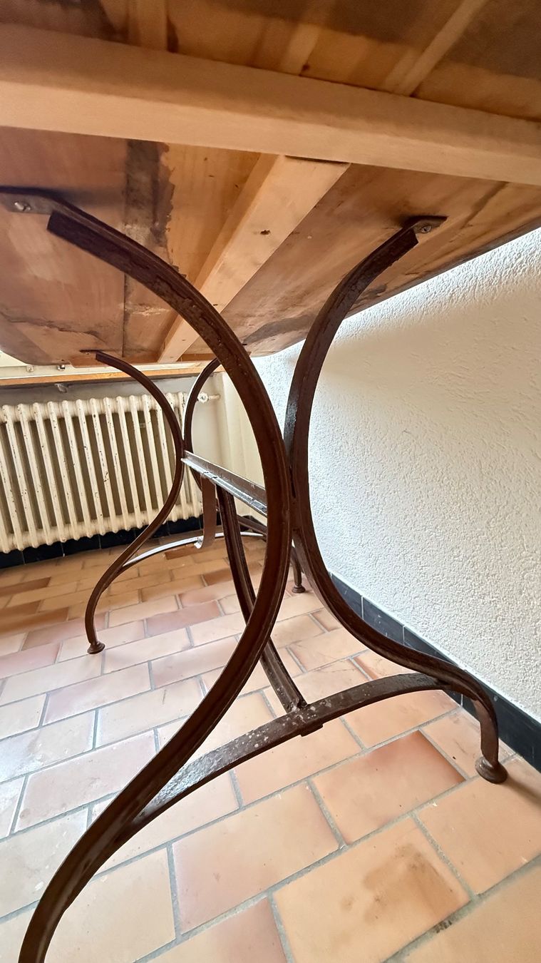 Tavoli: Tisch - Holz mit Metallgestell gebraucht – Usato da Oberhasli venduto da Kantenspringer 1