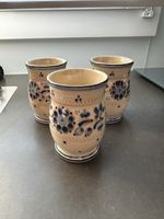 3 Keramik Tassen / Becher handbemalt blau/weiss Töpferware