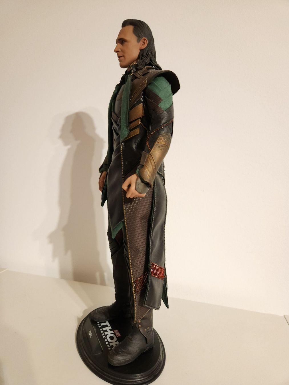 Hot Toys Statuette: Figurine Loki, Thor the dark world – Nuovo (secondo la descrizione) da Pampigny venduto da prue_2010 4