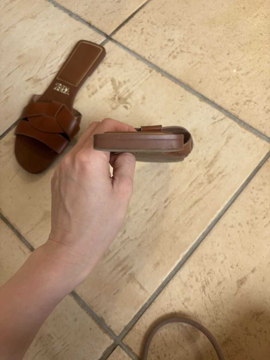 Scarpe da donna: Zara slides – Usato da St-Légier- La Chiésaz venduto da anh_9289 1