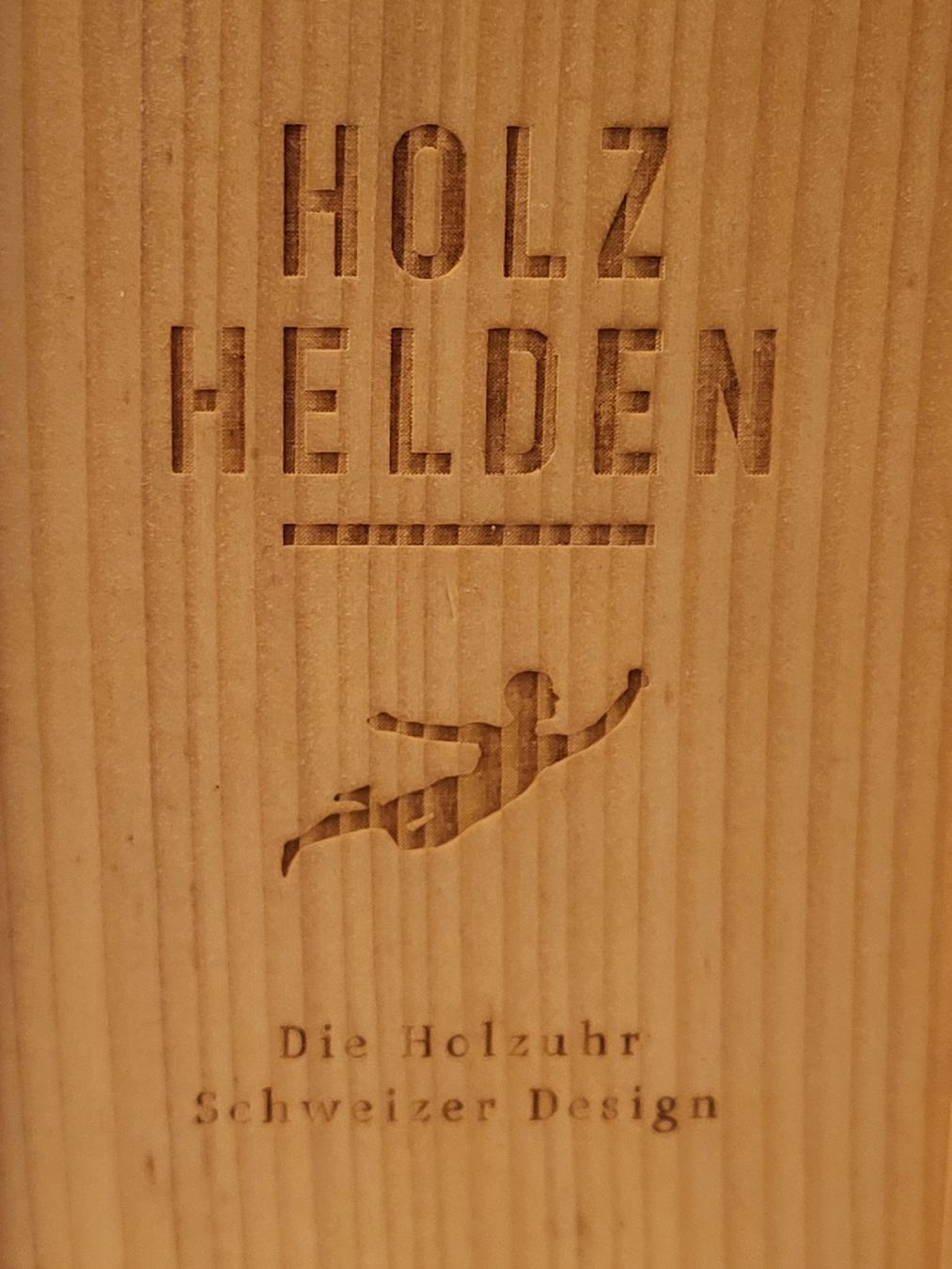 Orologi: Schweizer Holzuhr, HOLZ HELDEN – Nuovo e nell'imballaggio originale da Frauenfeld venduto da J2456S 3