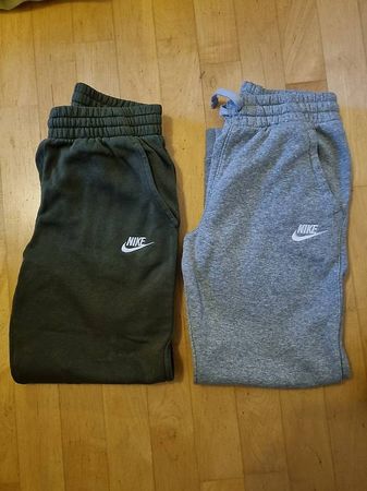 2x Nike Fleece Jogginghosen 147-158 top Zustand!