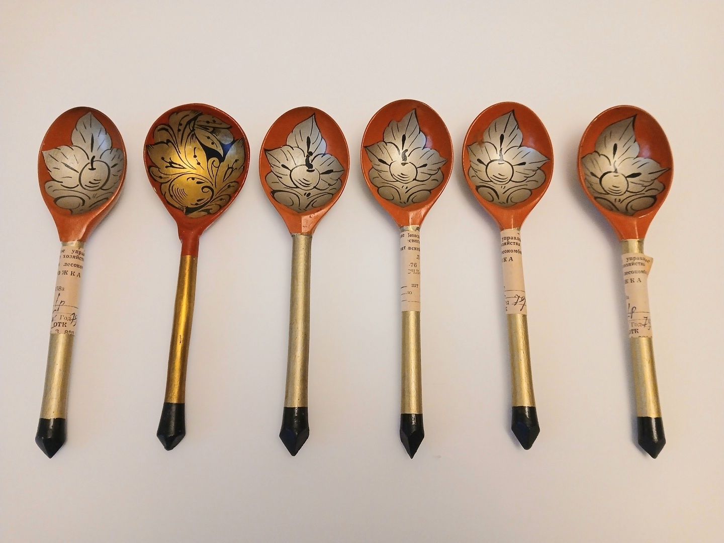 Tutte le decorazioni: New - Russian wioden spoons CHF 4 each – Nuovo (secondo la descrizione) da Dübendorf venduto da LoRi-2026