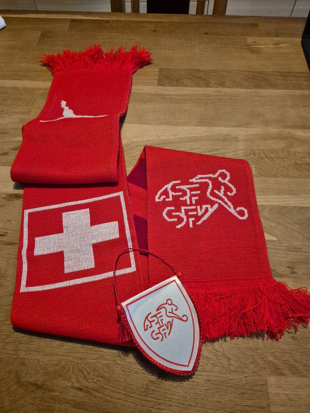 Foulard & Sciarpe: SFV Schal von Puma und Wimpel – Nuovo (secondo la descrizione) da Urtenen-Schönbühl venduto da Chaeppeler