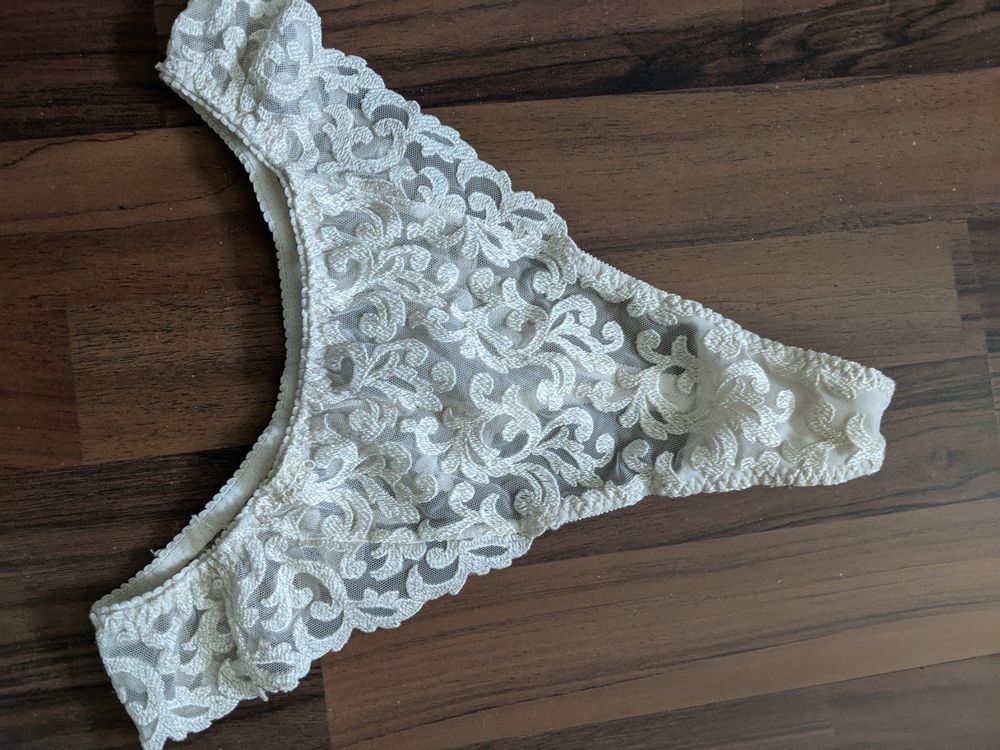 Damen String GR 40 (Gebraucht) in Langnau am Albis für CHF 5 – mit ...