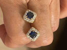 Clous d’oreilles plaqués jaune zircons bleues neufs