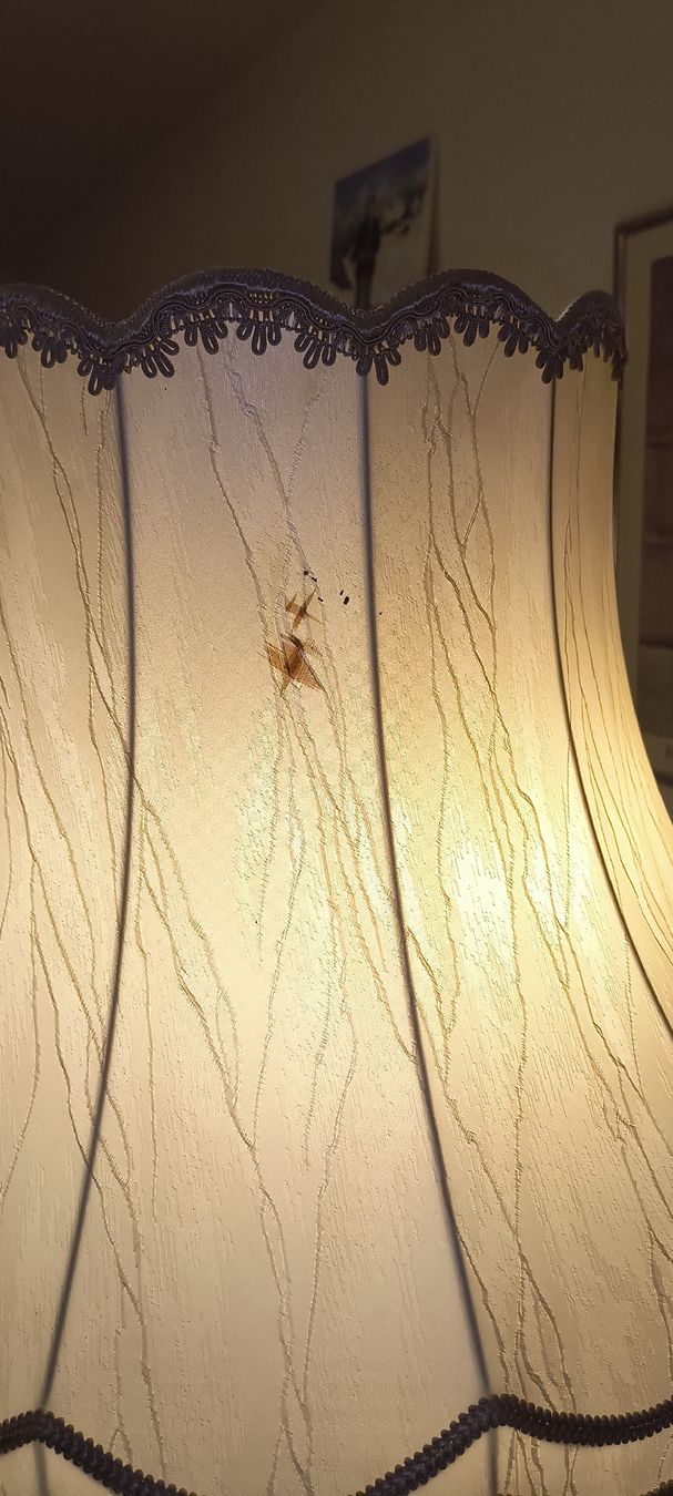 Lampade: stehlampe mit massiven holzfuss – Usato da schaffhausen venduto da walu 1
