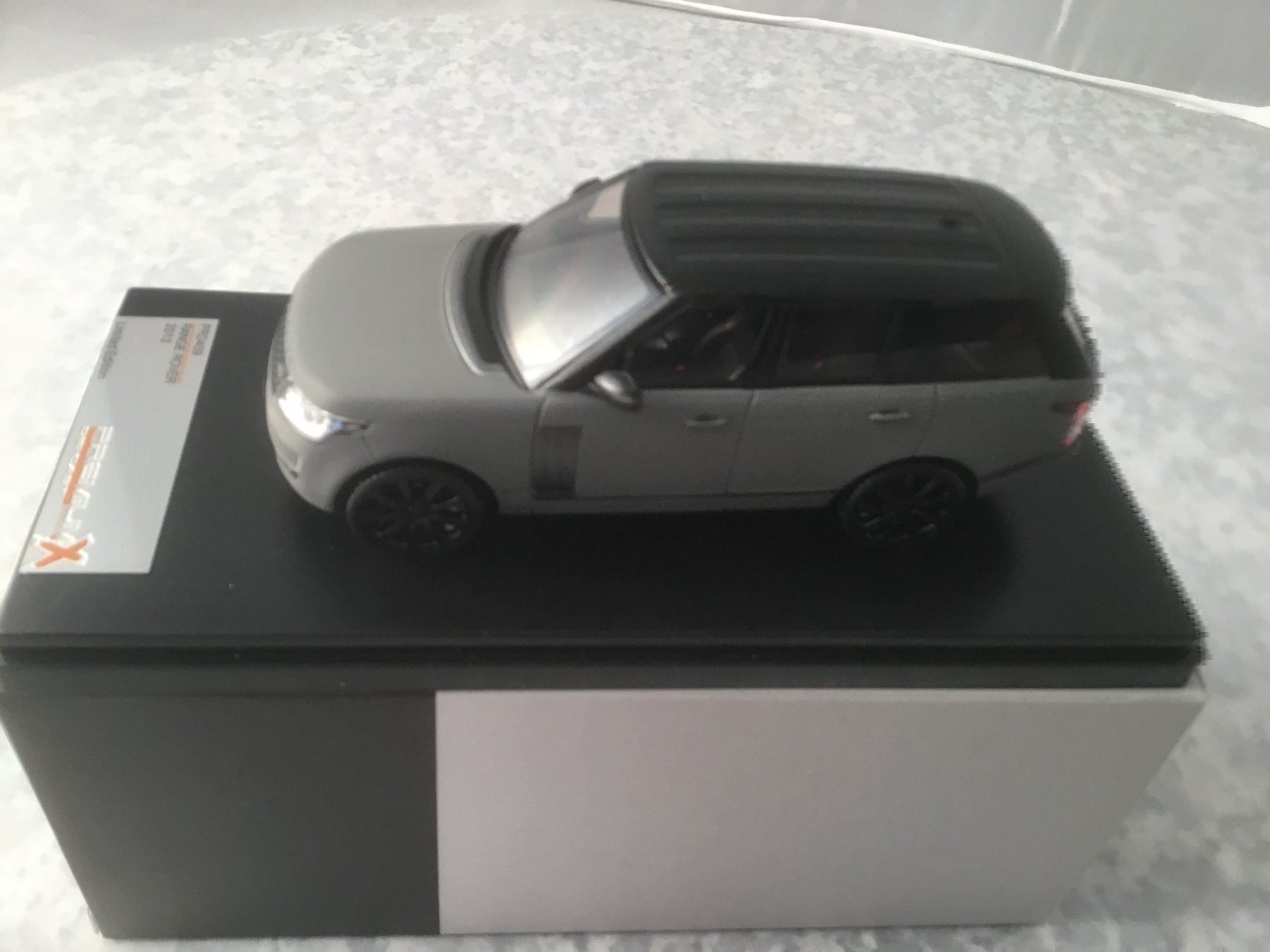 Modellautos: Range Rover, 1:43, grau matt – Neu und originalverpackt aus Erlenbach im Simmental von Model_box