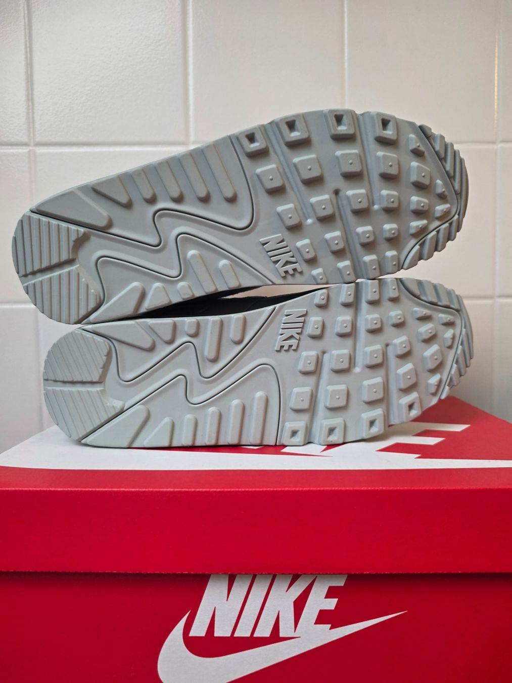 Nike Herrenschuhe: Nike Air Max 90 – Neu und originalverpackt aus Fleurier von dav_xx8y 5