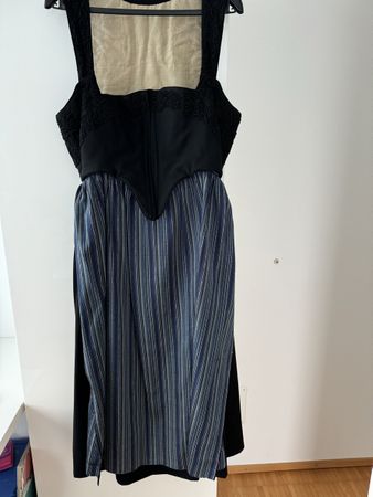 Gotthelftracht mit blauer Schürze Gr. 42