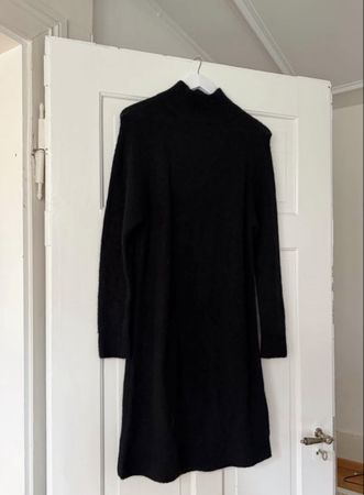 Damen Strickkleid schwarz Stehkragen neu
