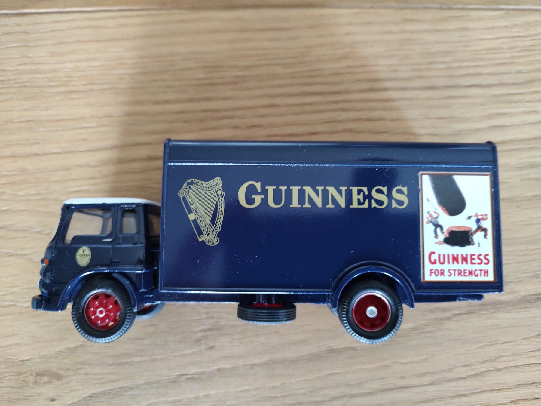 Corgi Toys Modellautos: Corgi 22704 Bedford TK Box Van Guinness – Neu (gemäss Beschreibung) aus Nottwil von Dorje67