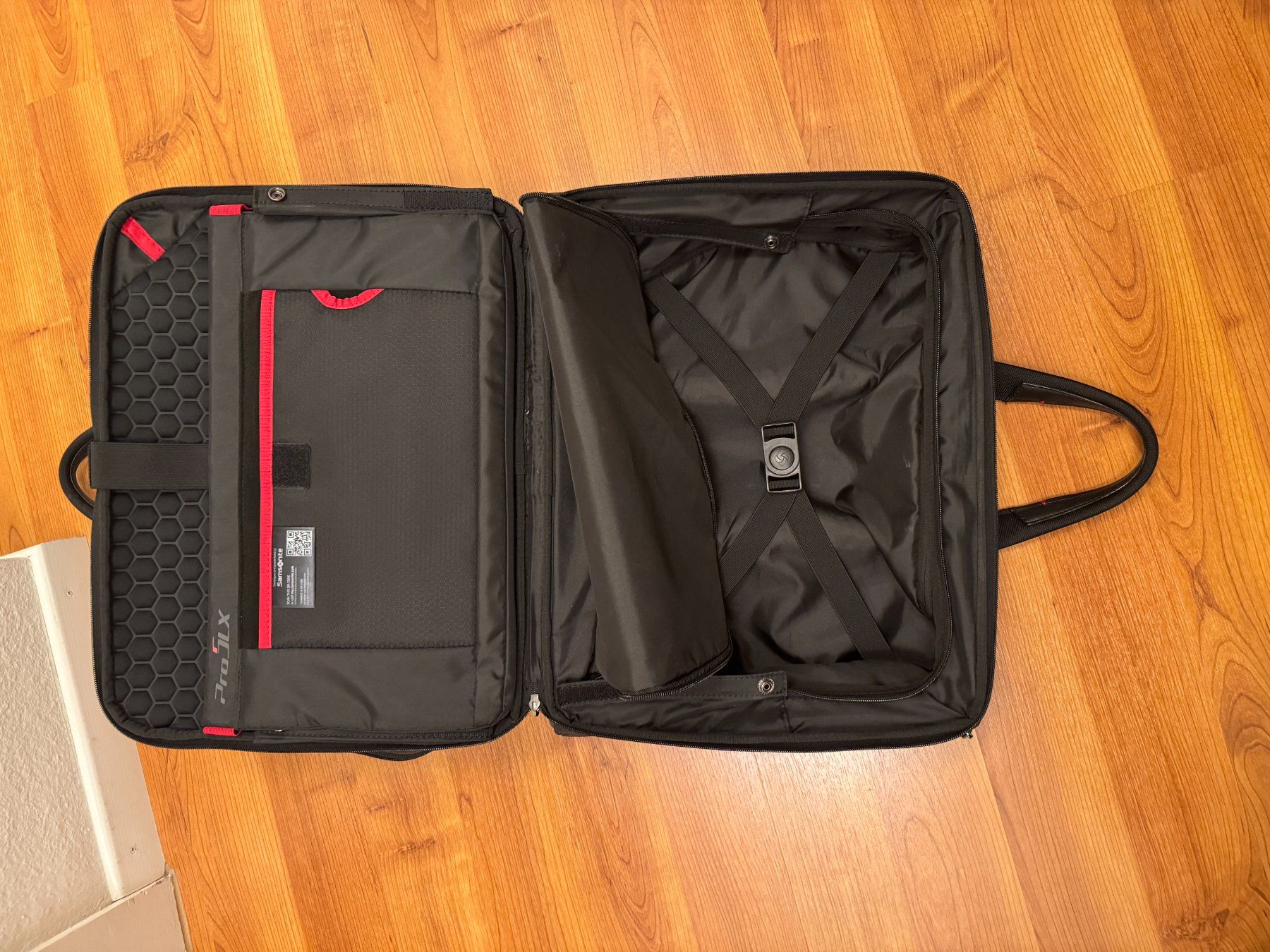 Samsonite Valigie: Samsonite PRO-DLX 5 Laptop Briefcase with Wheels – Usato da Brugg AG venduto da orvel 6
