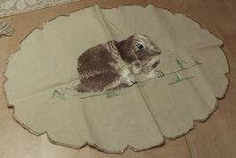 HASE HANDGESTICKT, URALT, als Deckeli oder 1 Kissen nähen