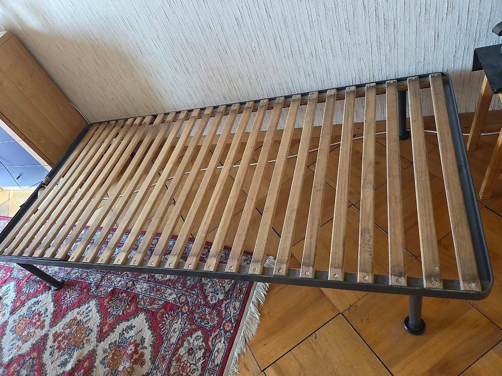 Betten: Lit avec sommier – Gebraucht aus Lausanne von mdrs 1