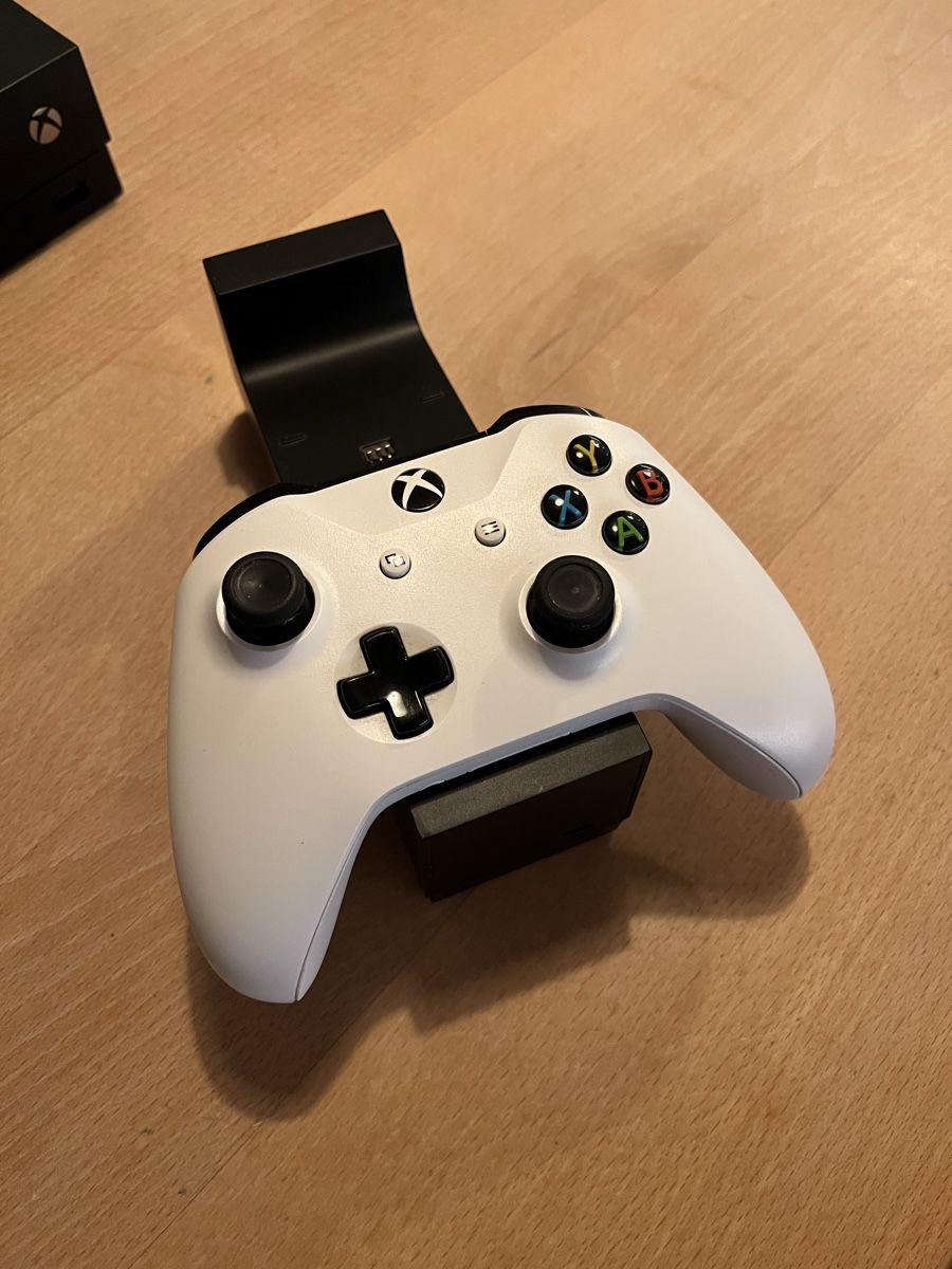 Microsoft Console: Xbox One X Konsole schwarz – Usato da Stein AR venduto da Maetu1987 4