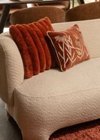 Gemütliches Wohnzimmer Boućle Sofa von JL.