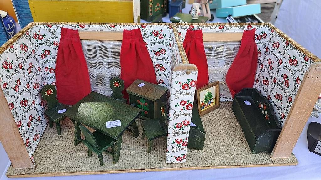 Case e mobili per bambole: ancienne maison de poupées meublée rustique – Usato da Chêne-Bourg venduto da n4r_7kyb