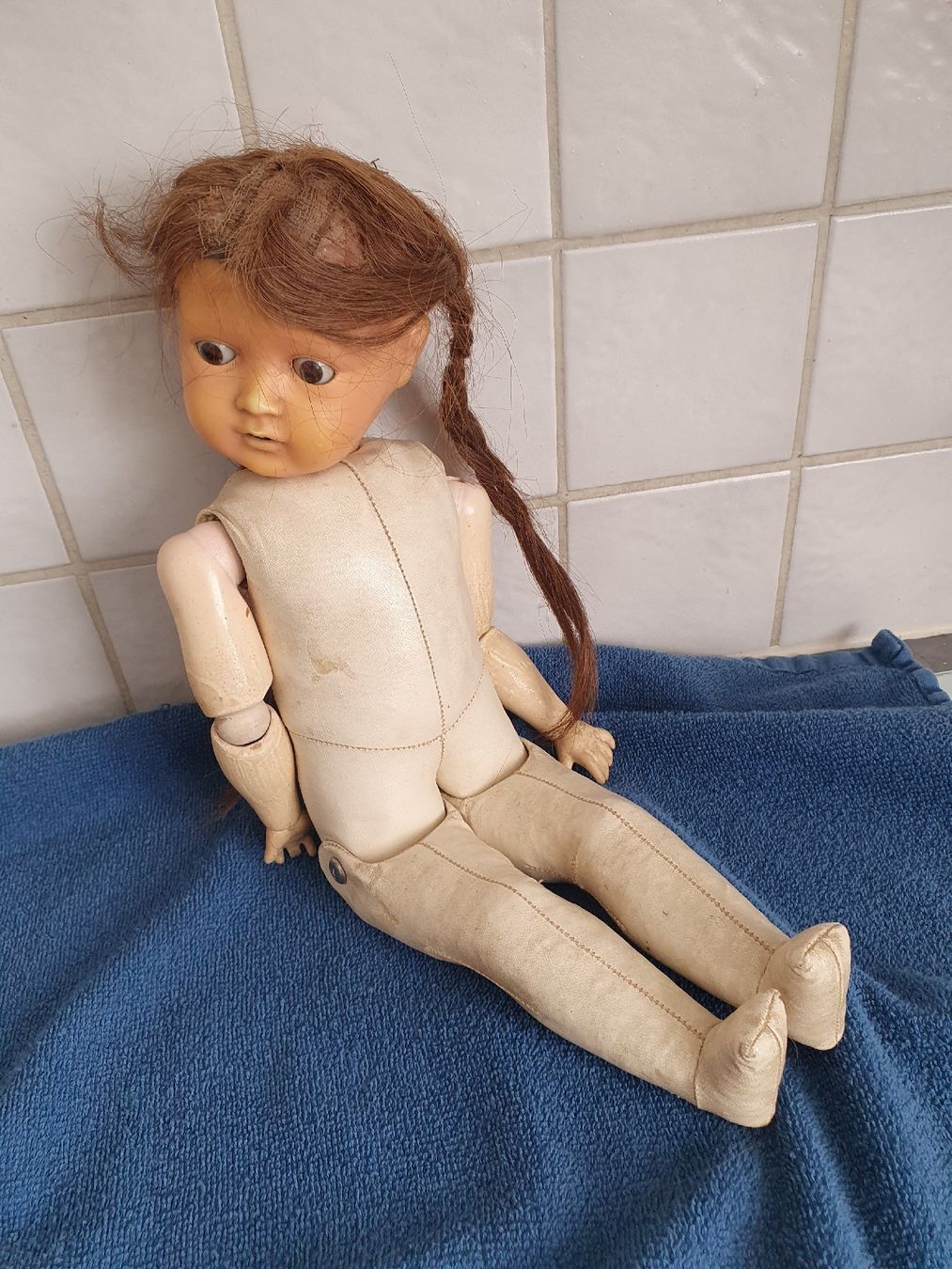 Puppen: Antike Puppe mit Lederkörper und Holzarmen – Gebraucht aus WUERENLOS von Eeric 5