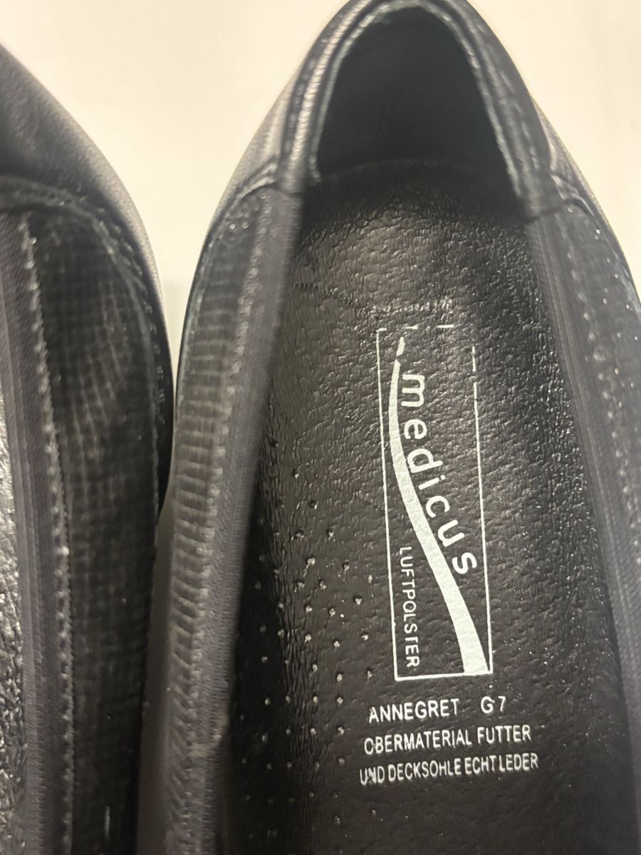 Scarpe da donna: Medicus Damenschuhe Gr. 40 schwarz bequem & elegant – Usato da Birmenstorf AG venduto da BMW.M5 1
