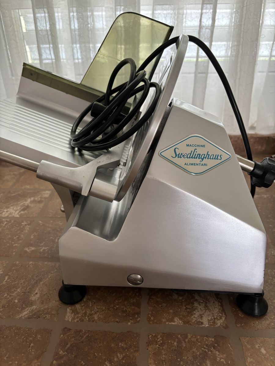 Elettrodomestici da cucina: Affettatrice professionale: Siedlinghaus – Usato da Losone venduto da Tilly-nb7t 1