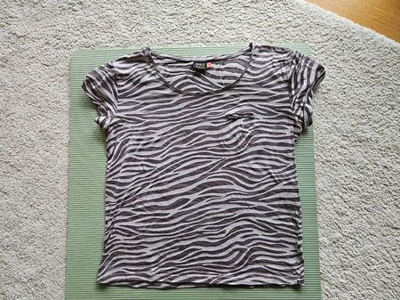 T-shirt Only Size 36