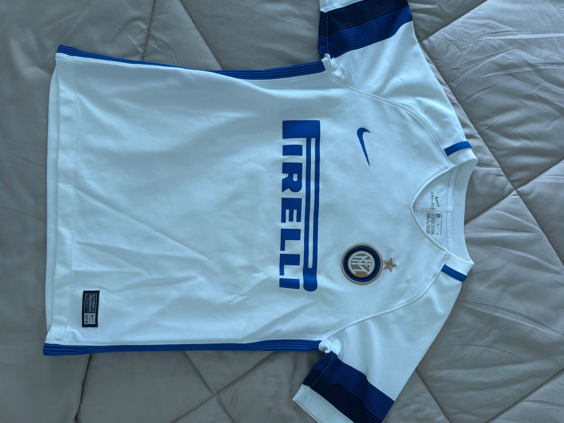 Nike Scarpe, pantaloni & magliette da ginnastica: Fussballtrikot Gr. 137-147 – Usato da Binningen venduto da Nfizzi