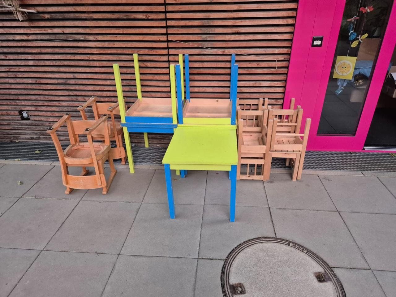 Tischset: Kindertische/Stühle – Gebraucht aus Windisch von lea_kf2w