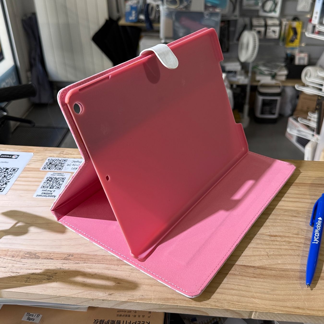 Covers & Borse: iPad 6/5/air - housse hello kitty support pliable – Nuovo e nell'imballaggio originale da Morges venduto da DigiAC 2
