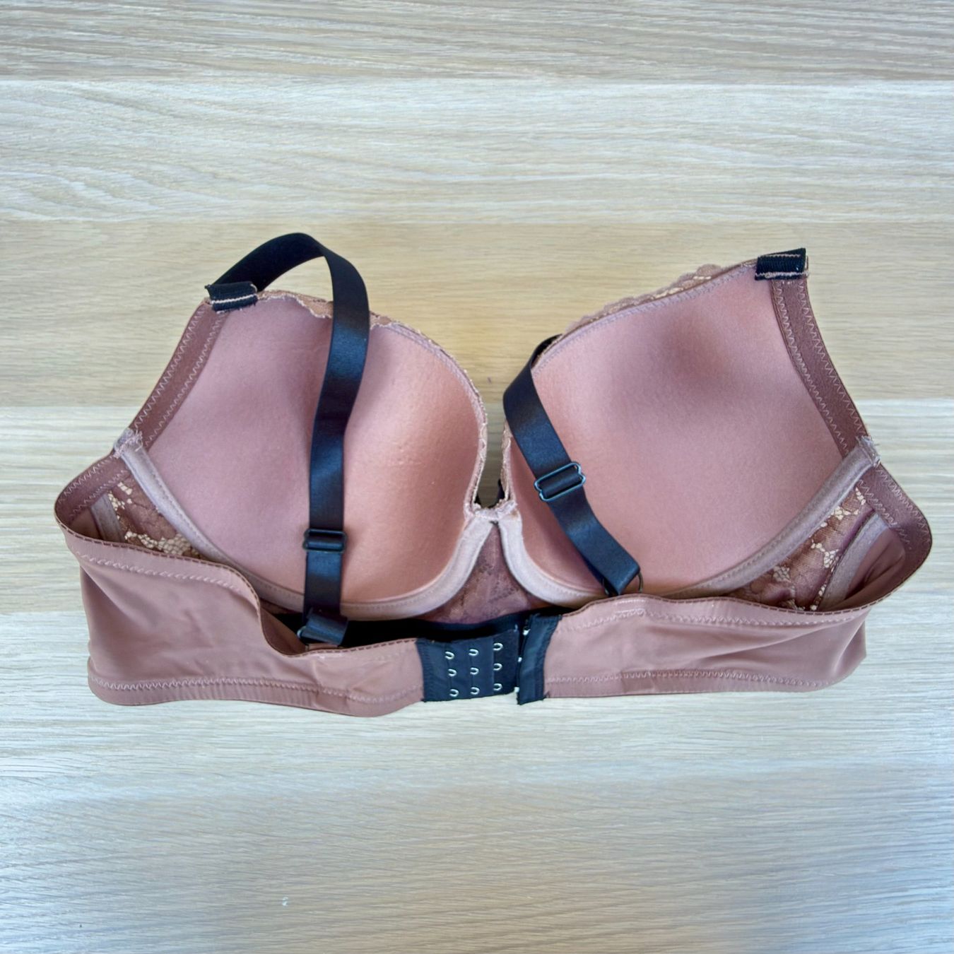 Sonstige Unterwäsche: Soutien-gorge en dentelle 90C – Gebraucht aus Thônex von Suisse.Shopping 1