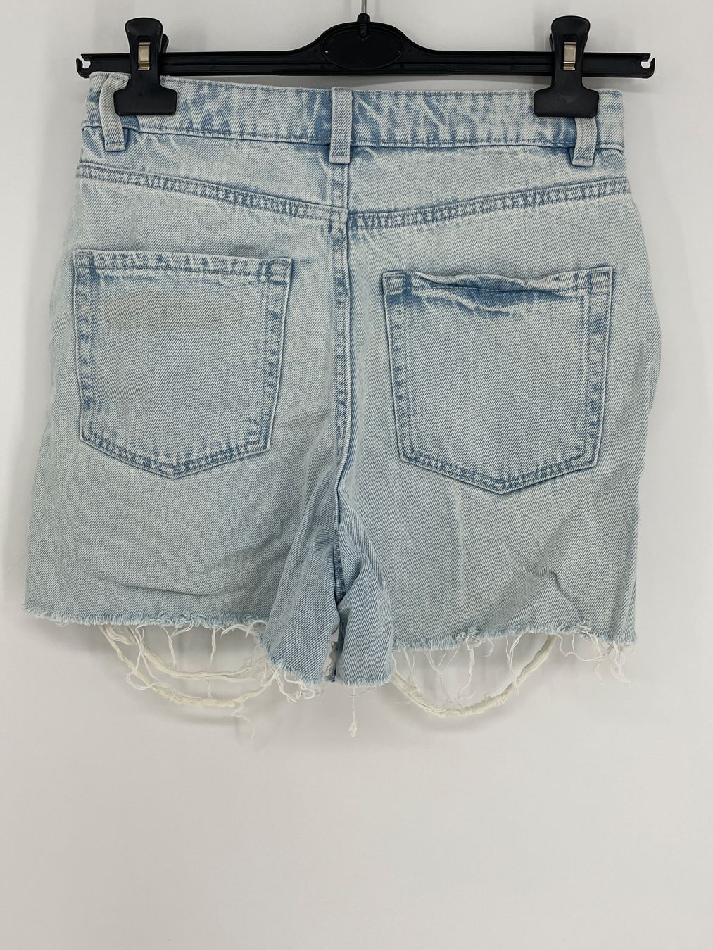 Pantaloni: Jeans Shorts Gr. 36 destroyed von Primark – Usato da Auenstein venduto da moin. 1
